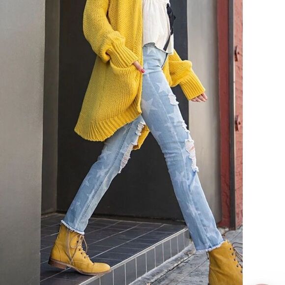 NWTGS Distressed Star Print Retro Inspired Straight Skinnies - Picture 1 of 11